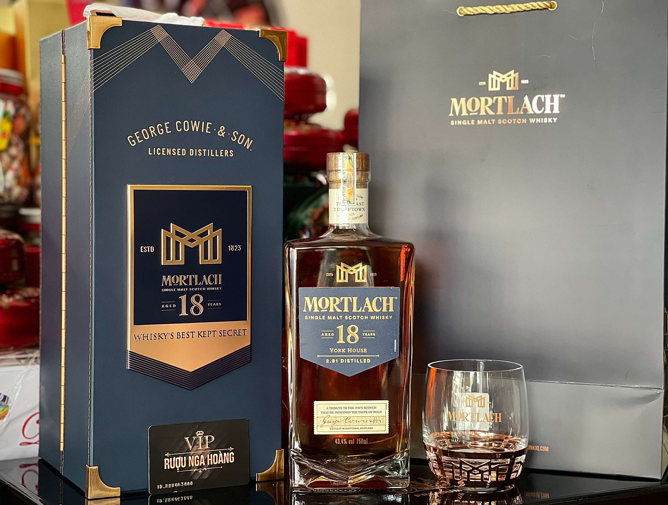 mortlach-18-hop-qua-2022-mat-ngoai.jpg